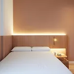 Bright Ensuite Rooms In Madrid, Sk