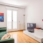 Spacious And Great Apartment With Swimming Pool In The Center Of Madrid By Sharingco.