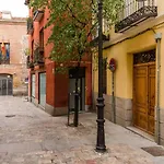 Studio La Latina By Sharingco