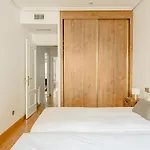 Spacious And Great Apartment With Swimming Pool In The Center Of Madrid By Sharingco.