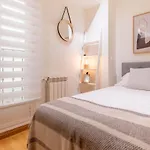 Amazing Apartment In Huertas