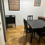 Una Fabulosa Estancia En Las Cortes Madrid