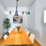 Big Stylish And Modern Apartment In Madrid Centre