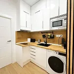 Cozy 2Bd Flat City Center + Ac