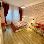 Muchomadrid Apartments