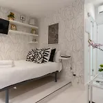 Modern Studio-1Bathroom-Chueca