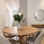 Trendy Malasana Apartment For 4 Ideal Madrid Getaway, Madera II
