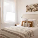 Trendy Malasana Apartment For 4 Ideal Madrid Getaway, Madera II