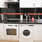 Agradable Apartamento Temporal De 1 Dormitorio En Madrid Pez30