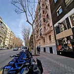 Reina Cristina, 3 Dormitorios Individuales En Atocha-Retiro