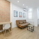 Avila Calle, Precioso Estudio En Santiago Bernabeu-Estrecho En Segundo Piso Sin Ascensor