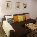 Piso A Una Parada De Atocha, Amplio Y Luminoso