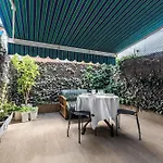Chalet Independiente De Diseno Con Patio Privado