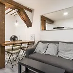 2 Bedrooms 1 Bathroom Furnished - Malasana - Modern In Downtown Area - Mintystay
