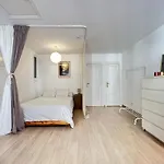 Lovely studio con balconcitos