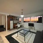 Pisos Con Piscina De Temporada Corta Estancia