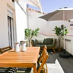 For You Rentals Apartamento De Dos Dormitorios Con Terraza En El Corazon De Malasana Ecl4ºa