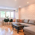 For You Rentals Apartamento Temporal Espacioso De Tres Dormitorios En Madrid Ore51