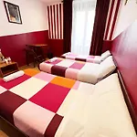 Hostal La Casa De La Plaza