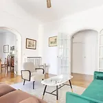 Apartamento Paseo Del Prado II En Madrid