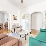 Apartamento Paseo Del Prado II En Madrid