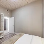 Spacious 3 Bedroom Apartment In Centro