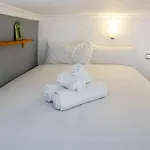 Beautiful Apartment In Malasana For 3 Pax - Ferrer