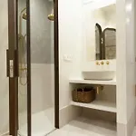 Elegant Neptuno-Cortes Apartment For 2 People