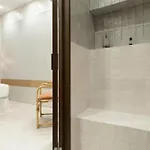 Elegant Neptuno-Cortes Apartment For 2 People