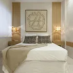 Elegant Neptuno-Cortes Apartment For 2 People