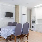 Contemporary 6Bd Apartment For 12 Las Ventas