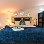 Authentic Madrid Experience -Plaza Mayor 7Min Walk - Spectacular View - Champagne