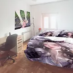 Una Habitacion Con Bano Compartido