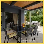 Space In The Villa With Poll Near Golf In Madrid