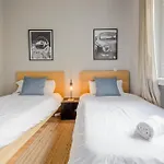 Excelente Piso De 3 Habitaciones En La Latina-Centro