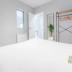 Modern Apt & Cool Interior Design A 20 Metros Del Retiro E1