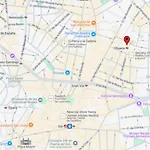 Pequeno Rincon Para 3, En Plaza De Chueca
