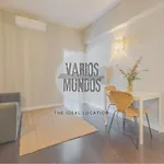 Sutil Elegancia Para 3, En Plaza De Chueca