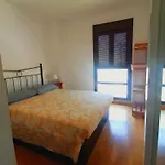 Calido Apartamento Con Piscina Y Garaje