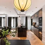 Royal Crest Apartments Deluxe