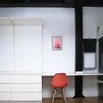 Industrial Loft & Private Courtyard Acacias