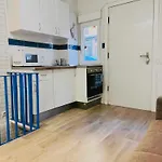 Estudio Acogedor Y Moderno