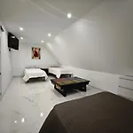 Complete Luxury House With Garden