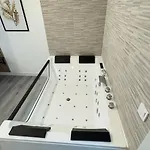 Jacuzzi Rooms Atocha