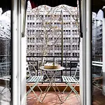 Principe de Vergara Apartment II by Flatsweethome