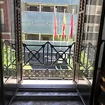 Hostal Paris Rooms