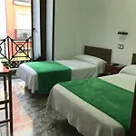 Hostal Paris Rooms
