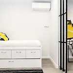 Bnbholder Black & Yellow Design Sol