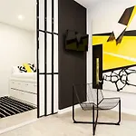 Bnbholder Black & Yellow Design Sol