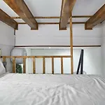 Barco Rooms